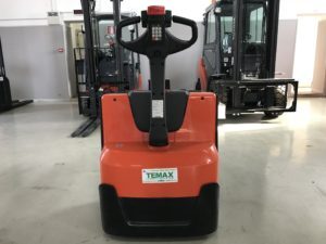  ELEVATORE A TIMONE ELETTRICO USATO BT SWE 080 