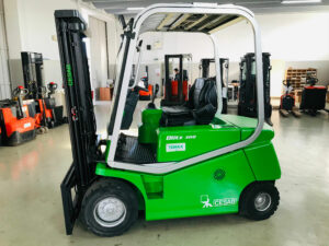 carrello-elevatore-elettrico-usato-30-quintali-sollevamento-3-metri-triplex-brindisi-taranto-lecce-puglia
