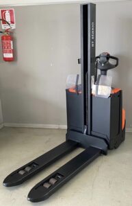 Elevatore a timone TOYOTA BT SWE 080L - 8 quintali - Sollevamento con montante monocolonna 1.580mm