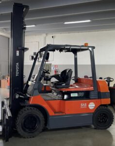 Carrello elettrico TOYOTA montante 5.000mm