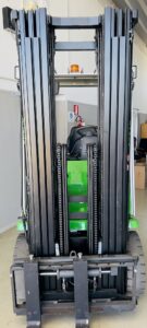 Montante Triplex - Sollevamento 4.970mm - con alzata libero di 1.650mm grazie a due pistoni interni e laterali per visibilità maggiore e vista centrale