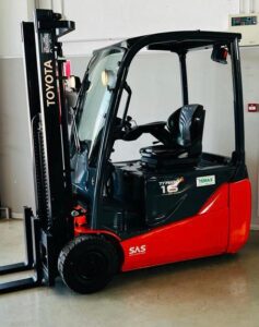 CARRELLO ELEVATORE ELETTRICO TOYOTA TRAIGO 48 VOLT 16 QUINTALI