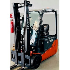 Muletto usato elettrico con pannellatura anteriore e superiore. Montante Duplex con alzata libera 3.300mm