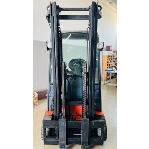 Carrello elevatore usato Traigo 48 - particolare del montante DUPLEX FW - alzata libera con 2 pistoni laterali ed interni per visibilità centrale