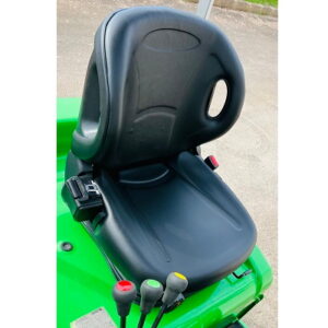 Vista particolare del sedile nuovo del muletto elettrico 15 quintali CESAB BLITZ 150