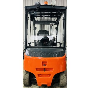 Vista posteriore del carrello elevatore elettrico usato TOYOTA 30 quintali modello 8FBMT30 - Dotato di faro BLU attivato in retromarcia e faro da lavoro posteriore